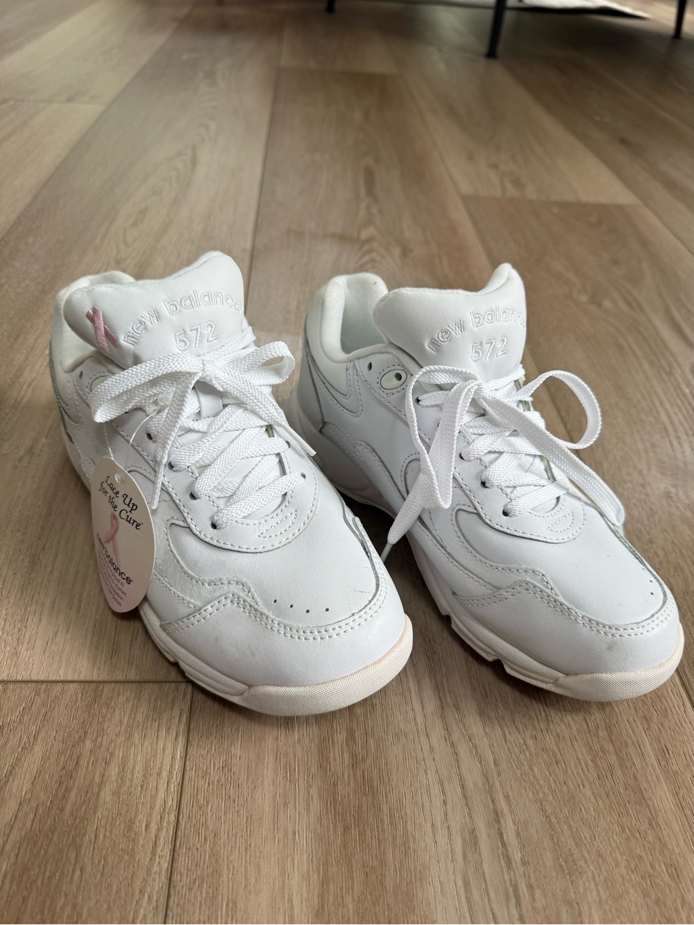 New Balance White Women's Walking Sneakers with Subtle Logo - Pink Ribbon